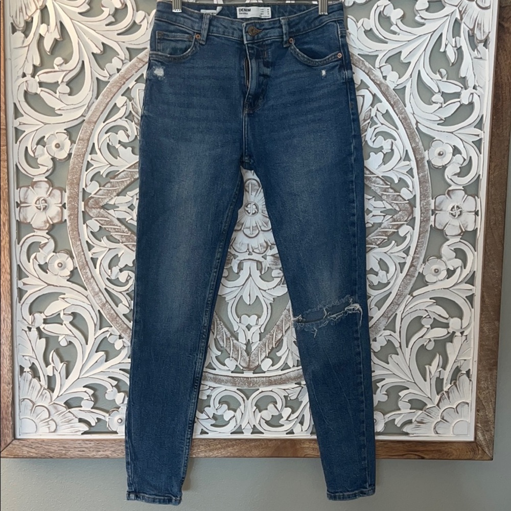 Bershka Denim Skinny Medium Rise Distressed Five Pocket Zip Fly Jeans sz 6 EUC